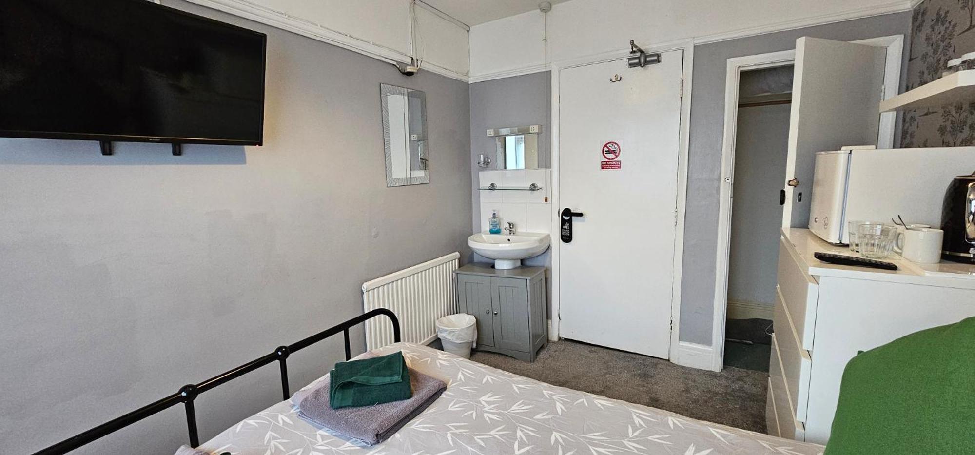 The Roslyn Guest House Пейнтън Екстериор снимка