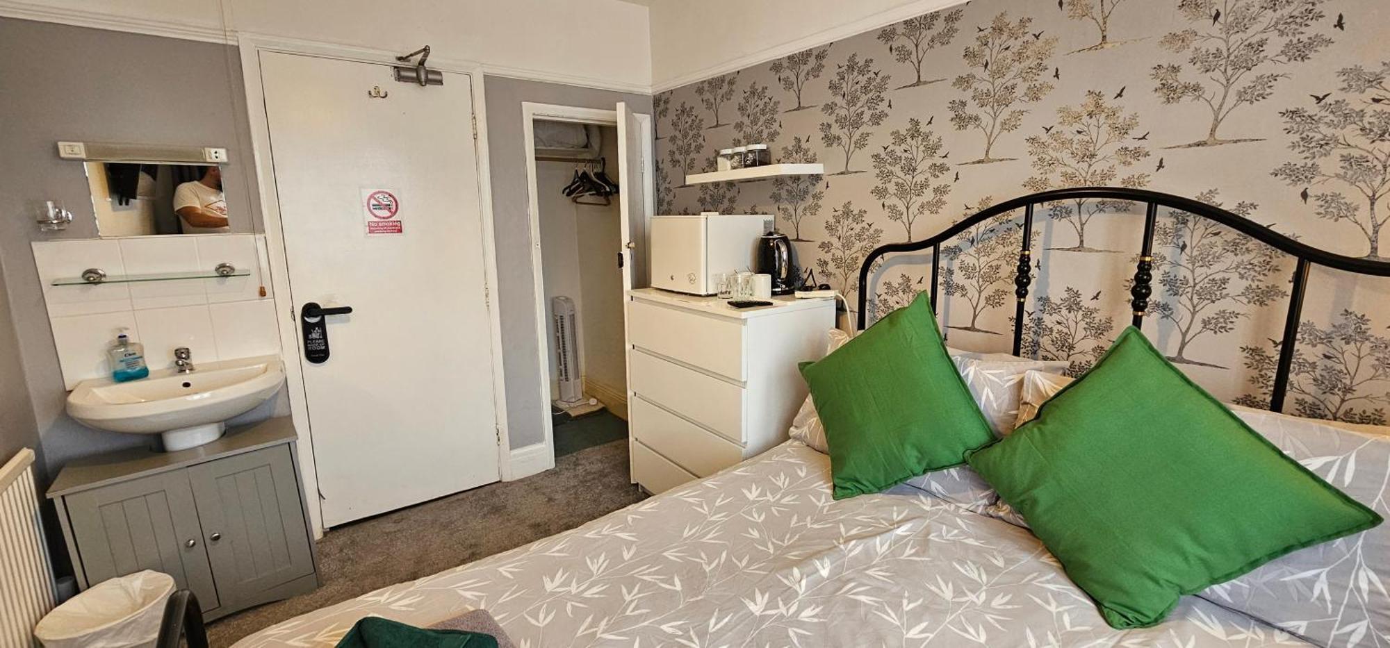 The Roslyn Guest House Пейнтън Екстериор снимка