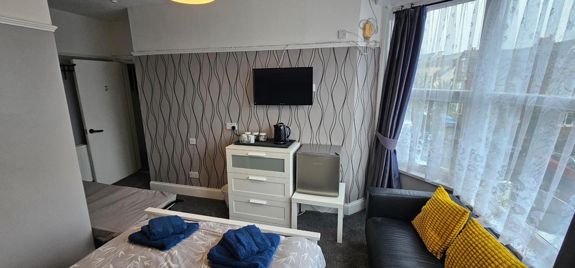The Roslyn Guest House Пейнтън Екстериор снимка
